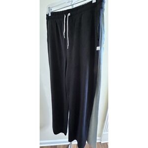 Lot 2 - Vuori Women's Size L & XL  Halo Essential Wide Leg Pants Black & Green